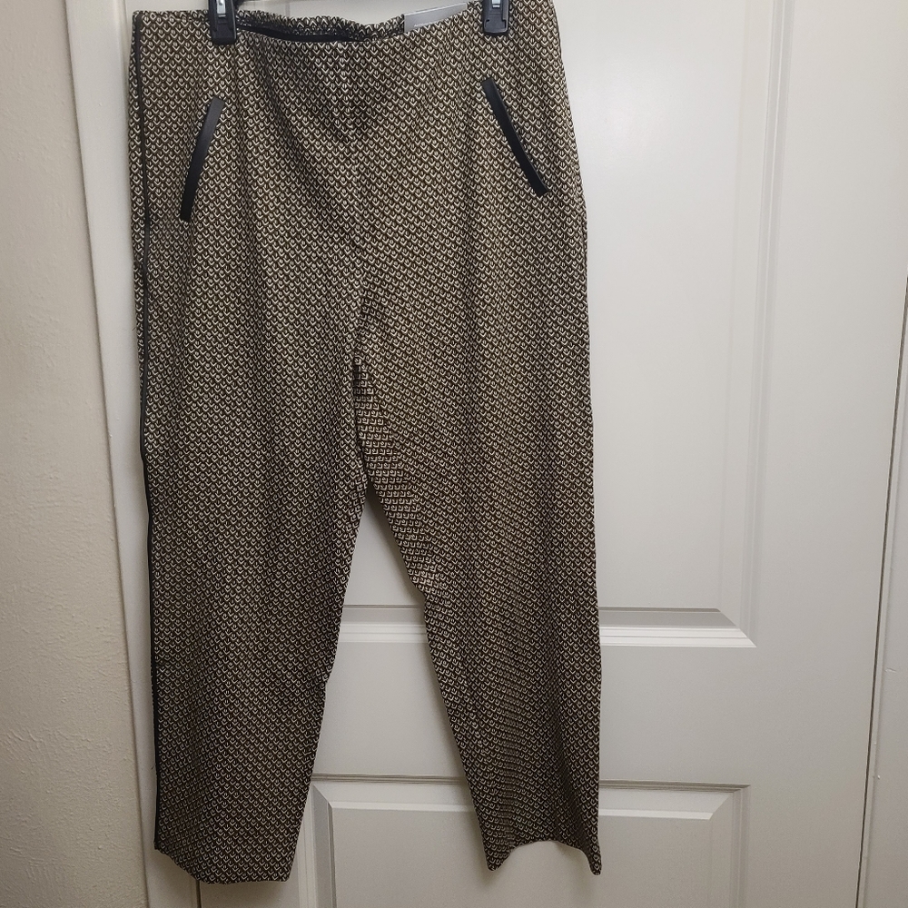 New Chico's Juliet Black & Brown Ankle Pants.